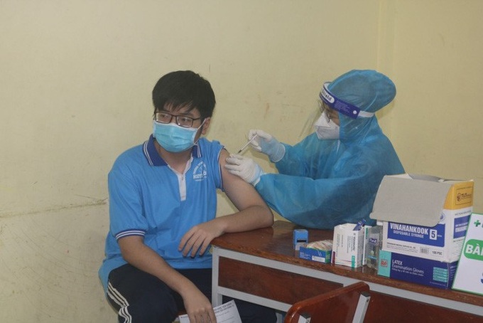 24 tỉnh, thành nào đã tiêm hơn 2 triệu liều vaccine phòng COVID-19 cho trẻ từ 12-17 tuổi?