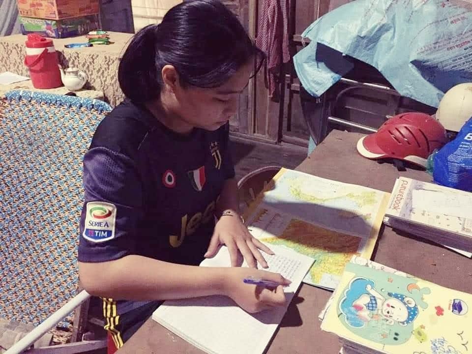 Nữ sinh mồ côi cha mẹ được bạn đọc báo Dân trí tiếp sức đến trường - 1 Nữ sinh mồ côi cha mẹ được bạn đọc báo Dân trí tiếp sức đến trường - 1