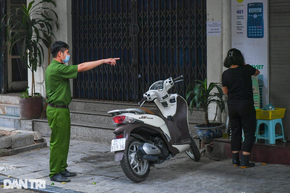 Hàng ăn sáng ở Hà Nội đông đúc, người dân xếp hàng chờ được ăn phở tại quán - 11 Hàng ăn sáng ở Hà Nội đông đúc, người dân xếp hàng chờ được ăn phở tại quán - 11