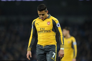Alexis Sanchez sốt ruột vì sự “keo kiệt” của Arsenal
