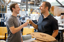 "Cánh tay phải" mới của Mark Zuckerberg ít dùng Facebook, Instagram