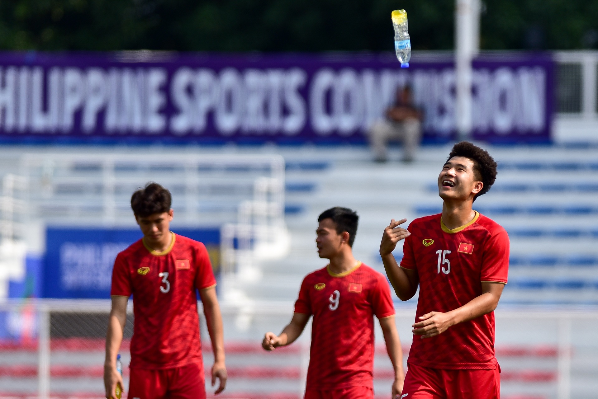 Quang Hải vẫn ra sân tập, HLV Park Hang Seo dặn dò riêng Thanh Thịnh - 11