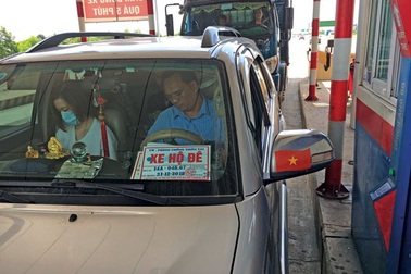 Ngoài xe hộ đê "rởm" còn làm giả Công lệnh Chính phủ, giấy Bộ Công an