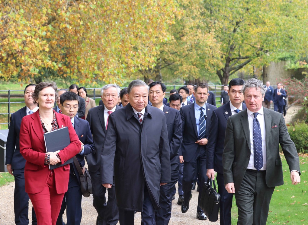 Generalsekreterare: Att sätta människan i centrum för varje utvecklingsstrategi - 2 Tổng Bí thư: Đặt con người ở vị trí trung tâm của mọi chiến lược phát triển - 2