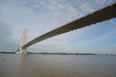 Thiếu nữ thuê xe ôm lên cầu Cần Thơ nhảy sông tự vẫn