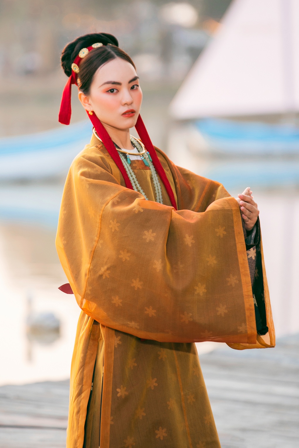 Nổi da gà với bộ sưu tập cổ trang trong show của siêu mẫu Xuân Lan - 4 Nổi da gà với bộ sưu tập cổ trang trong show của siêu mẫu Xuân Lan - 4
