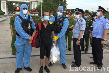 Trao trả cho Trung Quốc 2 đối tượng tổ chức đưa người  trốn đi nước ngoài