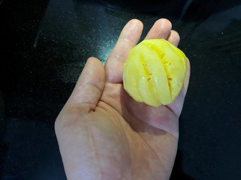 Thơm “tí hon, bé như quả trứng, ngày bán cả trăm cân - 3 Thơm “tí hon, bé như quả trứng, ngày bán cả trăm cân - 3