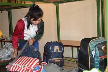 Thi xong môn cuối, sĩ tử ồ ạt trả phòng về quê