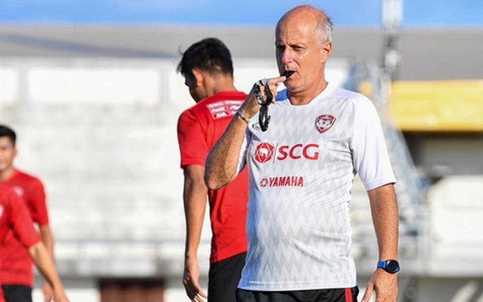 HLV Muangthong hé lộ nguyên nhân Đặng Văn Lâm ngồi dự bị - 1 HLV Muangthong hé lộ nguyên nhân Đặng Văn Lâm ngồi dự bị - 1