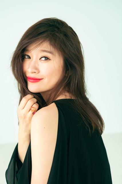 日本のスターがU80の夫と離婚した理由は若いパイロットとの恋に落ちた - 1