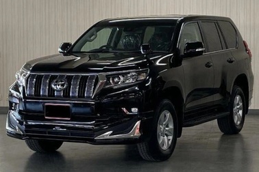 Hải quan tìm chủ xe Toyota Land Cruiser bị "bỏ quên" ở cảng