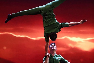 Báo Anh đánh giá tiết mục của anh em Quốc Nghiệp là ngoạn mục nhất!