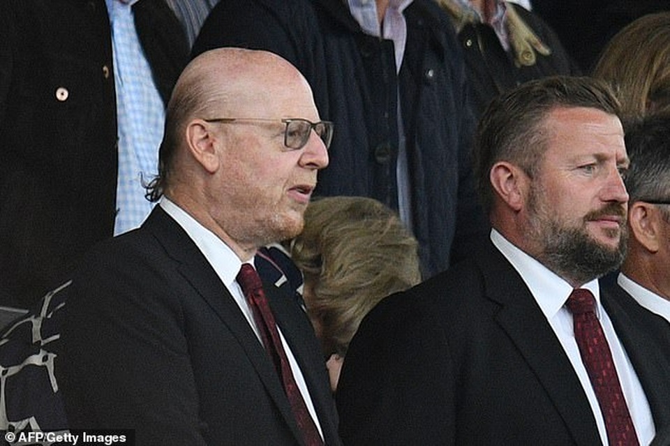 Man Utd nợ đầm đìa, nhà Glazers vẫn mải mê... chia tiền - 2 Man Utd nợ đầm đìa, nhà Glazers vẫn mải mê... chia tiền - 2