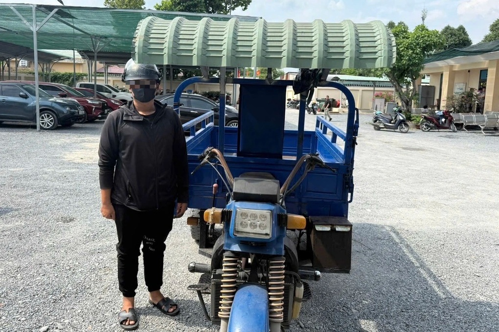 Tài xế xe ba gác chạy ngược chiều ở TPHCM bị phạt hơn 33 triệu đồng - 2 Tài xế xe ba gác chạy ngược chiều ở TPHCM bị phạt hơn 33 triệu đồng - 2