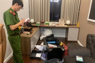 Băng trộm đột nhập nhà dân khiêng két sắt chứa hàng tỉ đồng