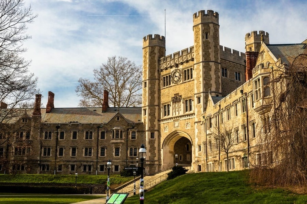 Đại học Harvard và các trường danh tiếng của Mỹ đang lao đao thế nào? - 3