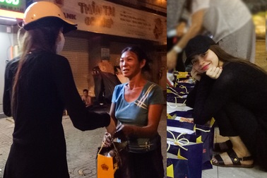 Hồ Ngọc Hà đi xe máy trao quà người cơ nhỡ lúc nửa đêm