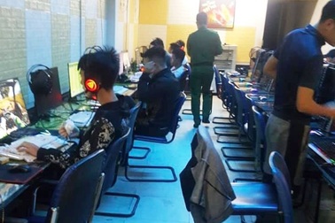 Quán điện tử mở cửa đón hơn 20 game thủ giữa dịch Covid-19