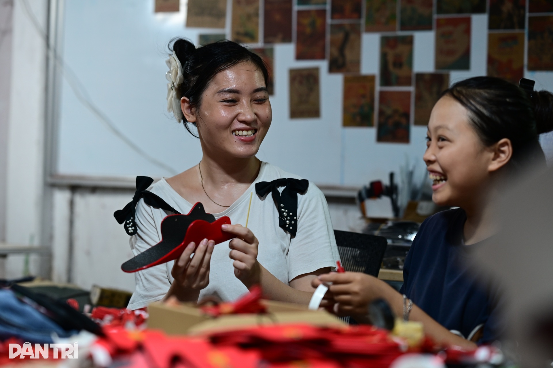 Bộ sưu tập cờ đỏ sao vàng tạo nên từ nghị lực của những người khuyết tật - 16
