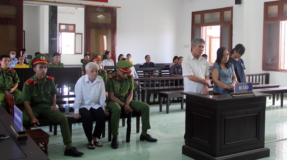Vụ tham ô hơn 2,8 tỷ đồng ở TAND tỉnh: 4 bị cáo được giảm nhẹ hình phạt - 4 Vụ tham ô hơn 2,8 tỷ đồng ở TAND tỉnh: 4 bị cáo được giảm nhẹ hình phạt - 4