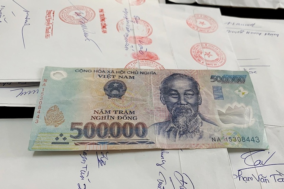 Triệt xóa đường dây chuyên mang tiền giả đi đổi lấy tiền thật - 2 Triệt xóa đường dây chuyên mang tiền giả đi đổi lấy tiền thật - 2