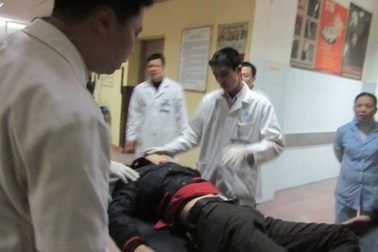 Cấp cứu hàng chục nạn nhân vụ cháy cao ốc EVN