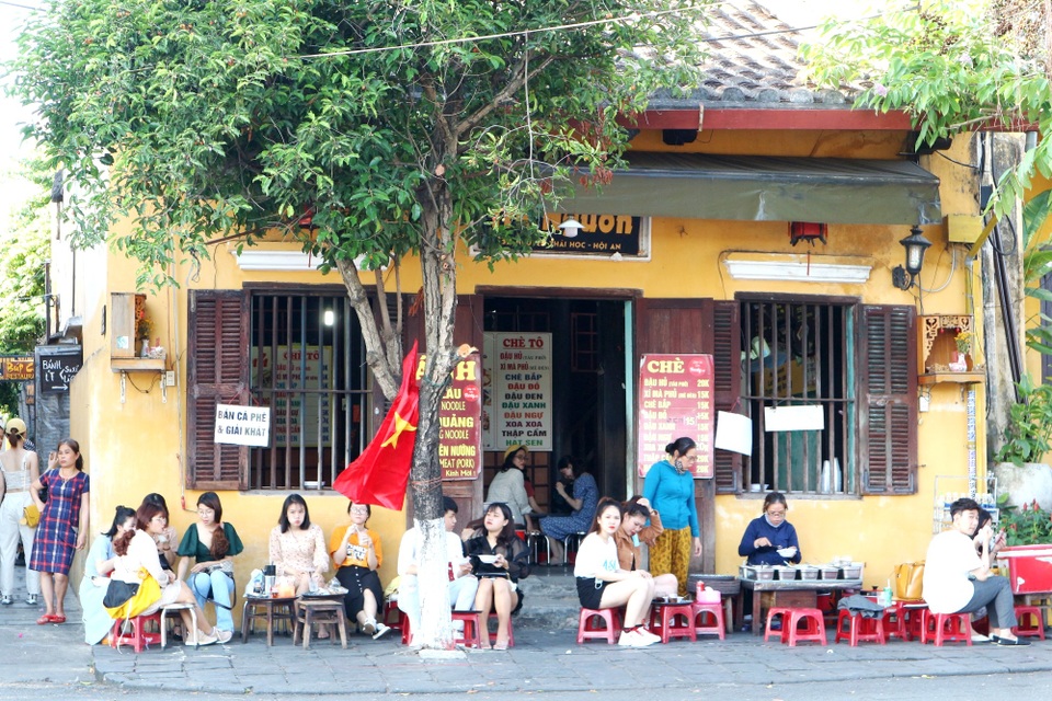 Tấp nập khách tham quan Hội An dịp nghỉ lễ - 7