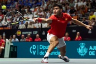 Carlos Alcaraz giúp Tây Ban Nha tiến vào tứ kết Davis Cup