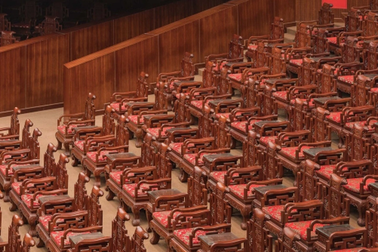 Ghế Đồng Kỵ trong nhà hát: Không phải chuyện đẹp hay xấu!