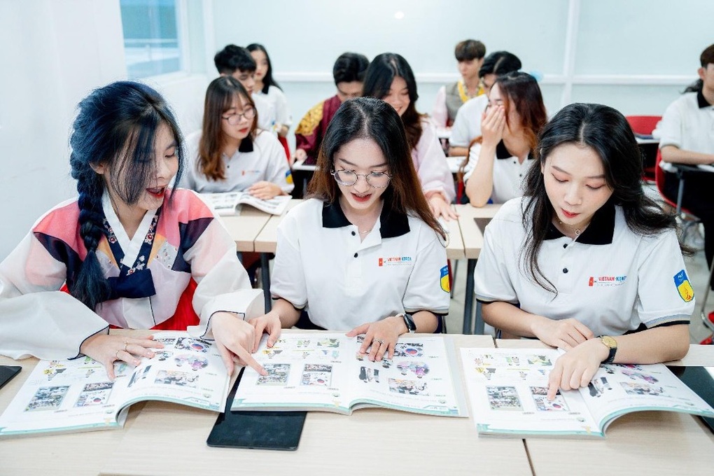 Trở thành nhân sự theo chuẩn Hàn Quốc với Chương trình Việt - Hàn tại HUTECH - 1 Trở thành nhân sự theo chuẩn Hàn Quốc với Chương trình Việt - Hàn tại HUTECH - 1