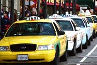 Bức xúc chuyện taxi cạnh tranh không lành mạnh tại sân bay Đà Nẵng