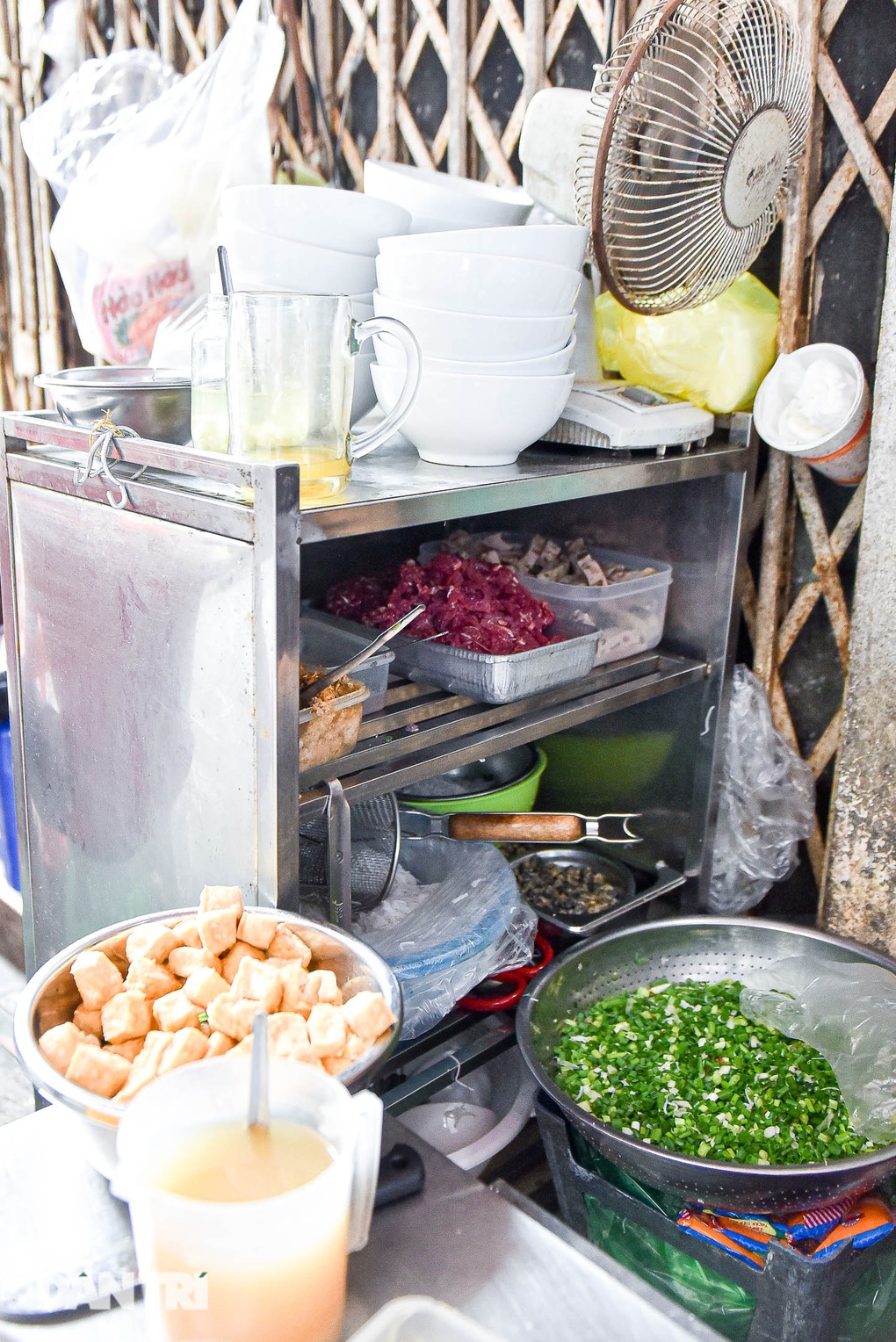 Quán bún riêu cua Hà Nội từng lên truyền hình Mỹ, bán trăm bát/ngày - 2 Quán bún riêu cua Hà Nội từng lên truyền hình Mỹ, bán trăm bát/ngày - 2