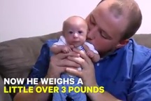 Gặp gỡ em bé 7 tháng nhỏ như trẻ sơ sinh