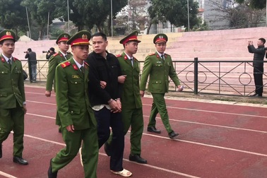 Vì Văn Toán cùng đồng bọn tới phiên xét xử sáng ngày 27/12