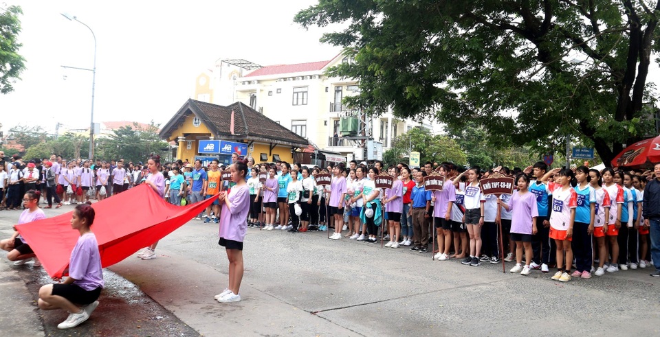 Đông đảo người dân và du khách chạy vì Di sản Văn hóa thế giới Hội An” - 1 Đông đảo người dân và du khách chạy vì Di sản Văn hóa thế giới Hội An” - 1
