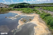 TPHCM: Nước rỉ rác chạy vòng quanh nhà máy xử lý do hết hạn hợp đồng