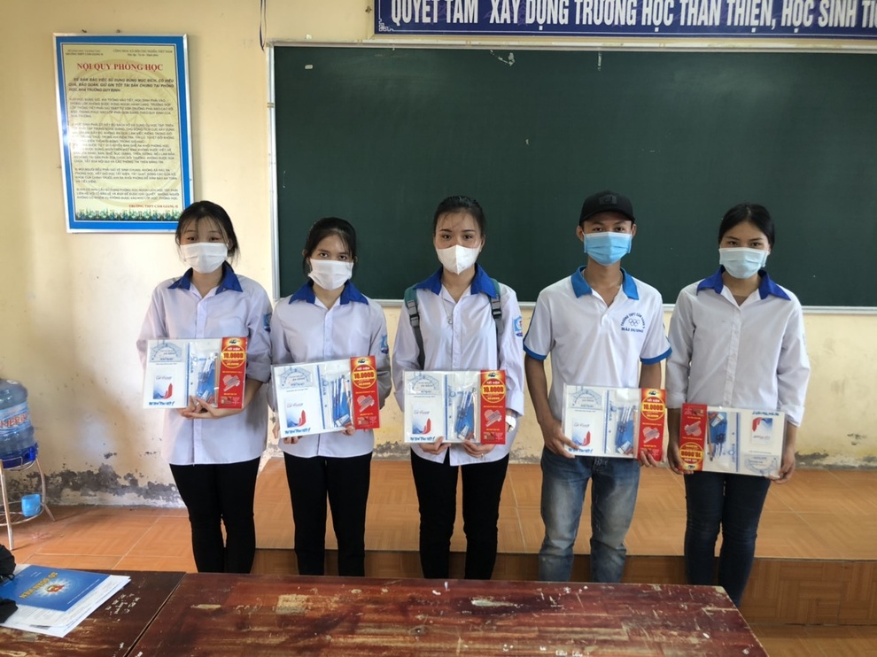 Thiên Long gửi hơn 1.600 bộ dụng cụ học tập đến thí sinh trước kỳ thi tốt nghiệp THPT - 8 Thiên Long gửi hơn 1.600 bộ dụng cụ học tập đến thí sinh trước kỳ thi tốt nghiệp THPT - 8