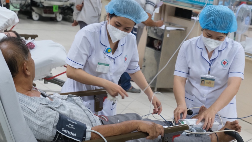 ĐH Y Hà Nội lần đầu cấm sinh viên mặc trang phục xuyên thấu, áo trễ cổ - 1 ĐH Y Hà Nội lần đầu cấm sinh viên mặc trang phục xuyên thấu, áo trễ cổ - 1