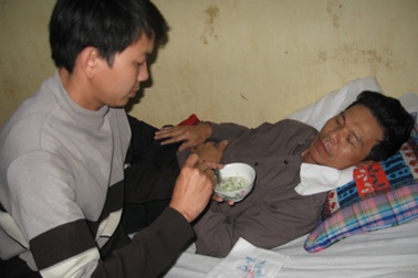 Một thương binh bị công an viên hành hung phải nhập viện