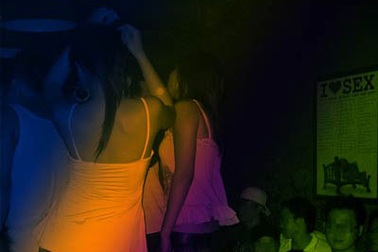 Những cô gái trẻ lạc lối