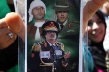 Tranh cãi quanh tin con trai ông Gaddafi đã chết