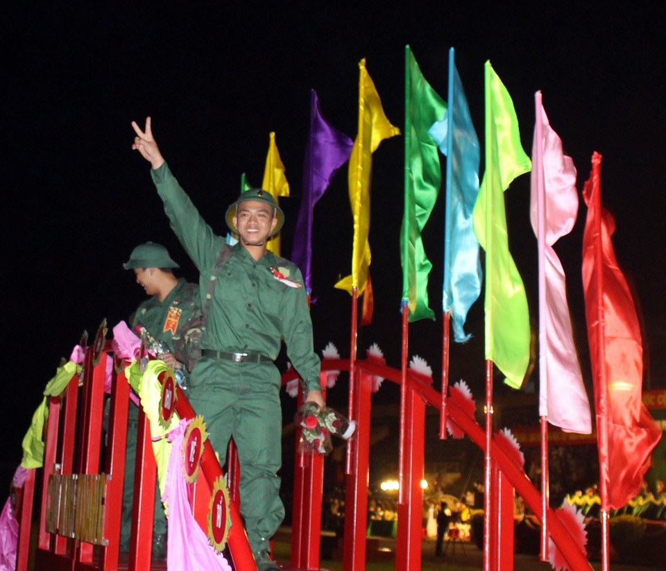 Lễ giao nhận quân đặc biệt trong mùa dịch - 1 Lễ giao nhận quân đặc biệt trong mùa dịch - 1