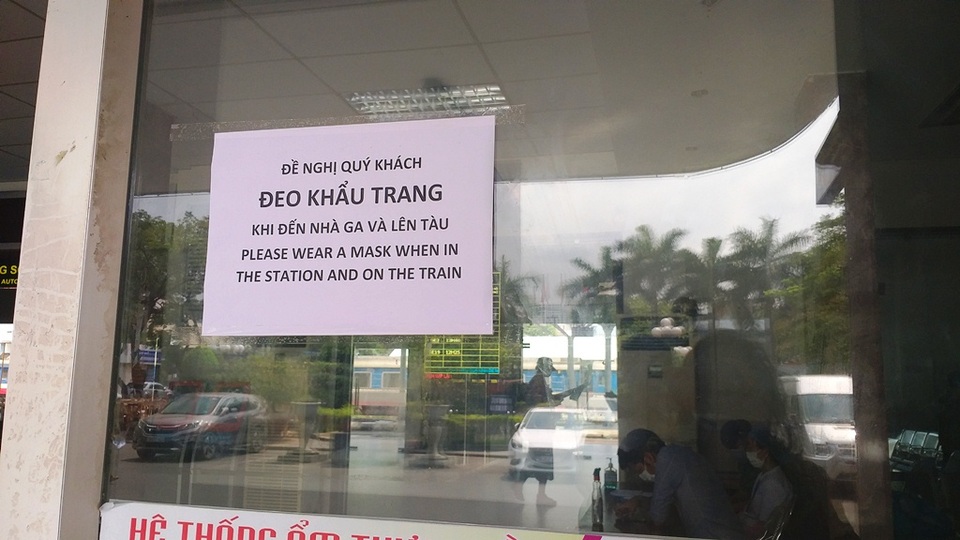 Đà Nẵng: Người dân, du khách chấp hành đeo khẩu trang nơi công cộng - 1 Đà Nẵng: Người dân, du khách chấp hành đeo khẩu trang nơi công cộng - 1