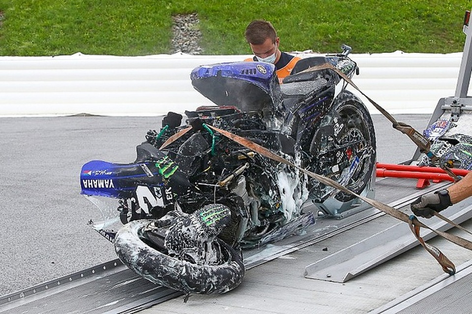 Xem tay đua MotoGP nhảy ra khỏi xe ở tốc độ hơn 200 km/h - 1 Xem tay đua MotoGP nhảy ra khỏi xe ở tốc độ hơn 200 km/h - 1