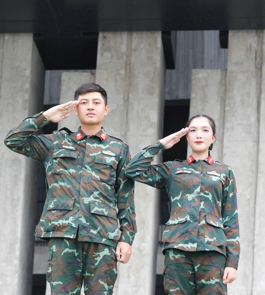 Chuyện tình sau nụ hôn bên Lăng Bác của đôi chiến sĩ diễu binh gây sốt - 3 Chuyện tình sau nụ hôn bên Lăng Bác của đôi chiến sĩ diễu binh gây sốt - 3