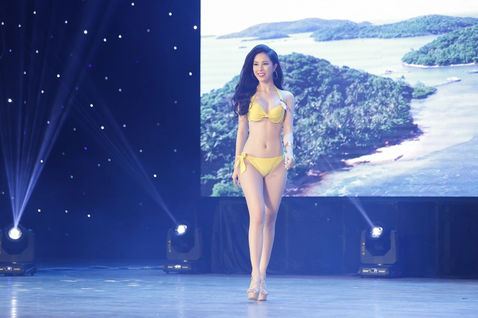 Từng đội vương miện 1,5 tỷ, cô gái về quê bán cá khô hút triệu lượt xem - 2