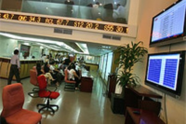 Blue-chips nỗ lực kéo Vn-Index tăng nhẹ