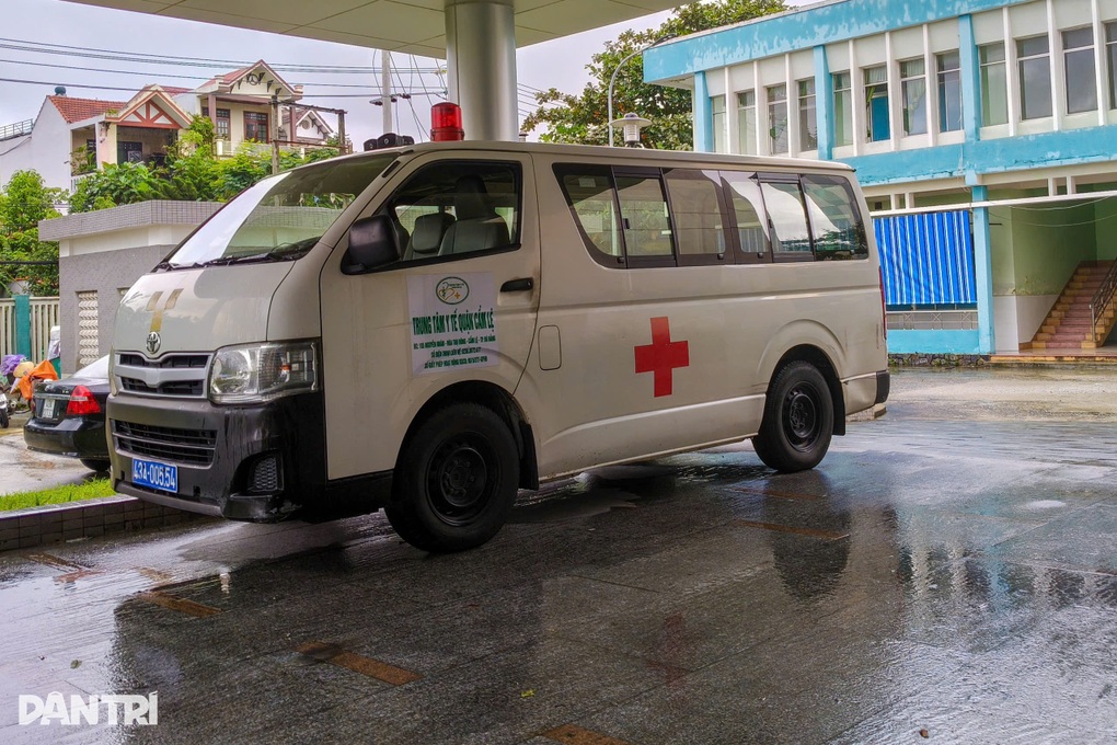 8 người nghi bị ngạt khí trong đêm lũ lớn: 4 người tử vong - 2 8 người nghi bị ngạt khí trong đêm lũ lớn: 4 người tử vong - 2
