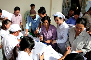 Vinamilk tái ký hợp đồng, tạo việc làm ổn định cho hàng ngàn hộ chăn nuôi bò sữa